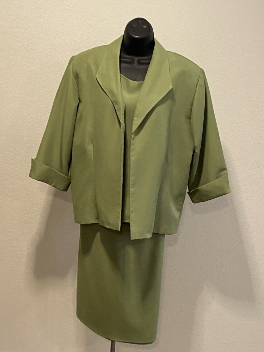 Creative Touch Women’s Size XL Skirt Set With Blazer( Size L  But Has A 43 Bust)